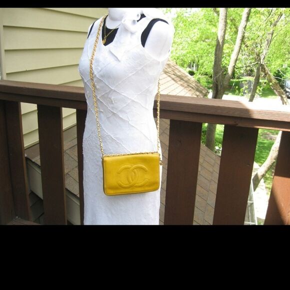 AUTHENTIC CHANEL VINTAGE YELLOW CAVIAR LEATHER TIMELESS WALLET CROSSBODY - Picture 6 of 15